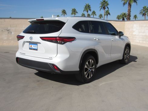 Used 2023 Toyota Highlander L image 5