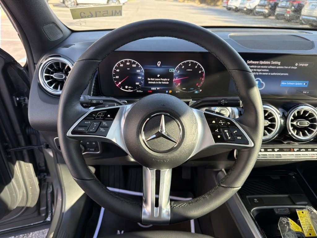 Used 2026 Mercedes-Benz GLB 250 4MATIC image 23