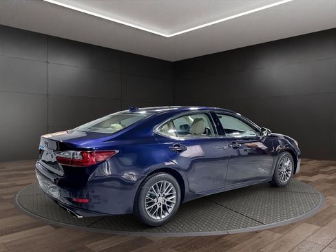 Used 2018 Lexus ES 350 w/ Navigation System Package image 8