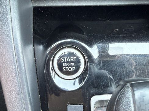 Used 2025 Nissan Versa SV w/ Trunk Package FWD image 29