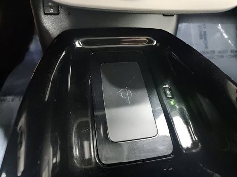 Used 2018 Toyota Prius Prime Premium image 33