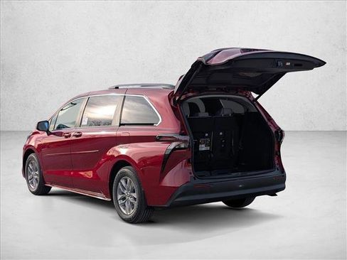 New 2026 Toyota Sienna LE image 9