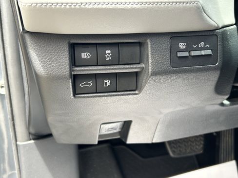 Used 2019 Toyota Avalon XLE w/ Moonroof Package FWD image 15