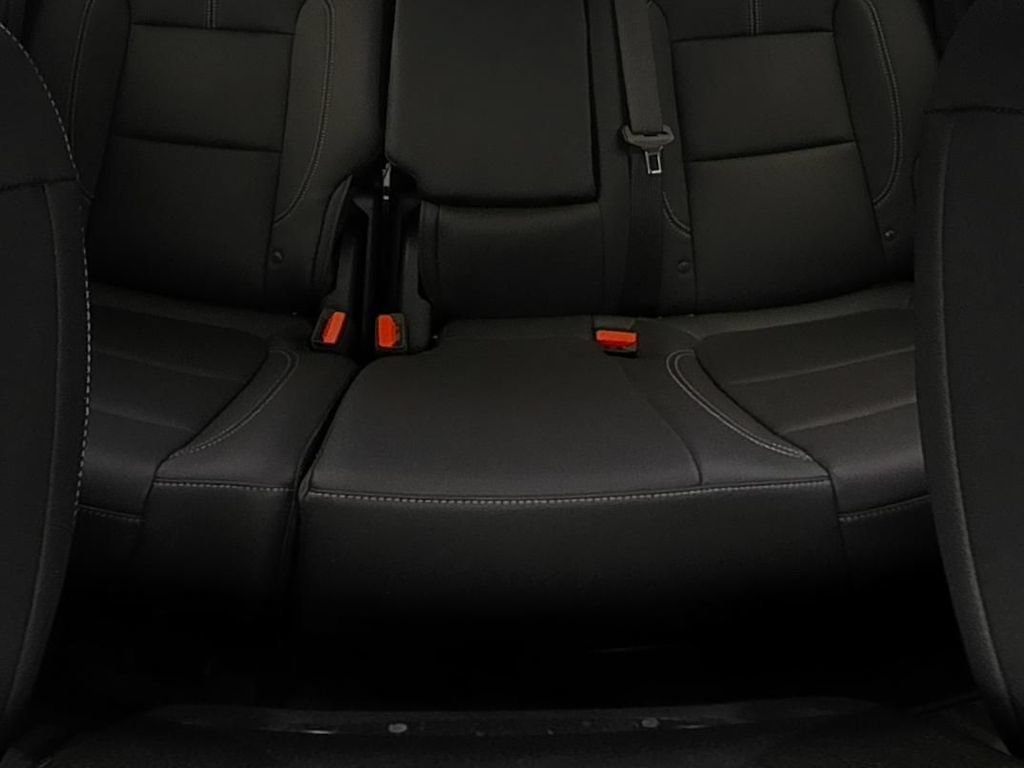 Used 2025 Chevrolet Blazer LT w/ Sound & Technology Package FWD image 13