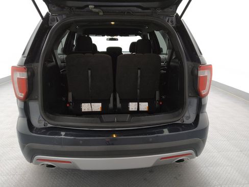 Used 2017 Ford Explorer XLT FWD image 29