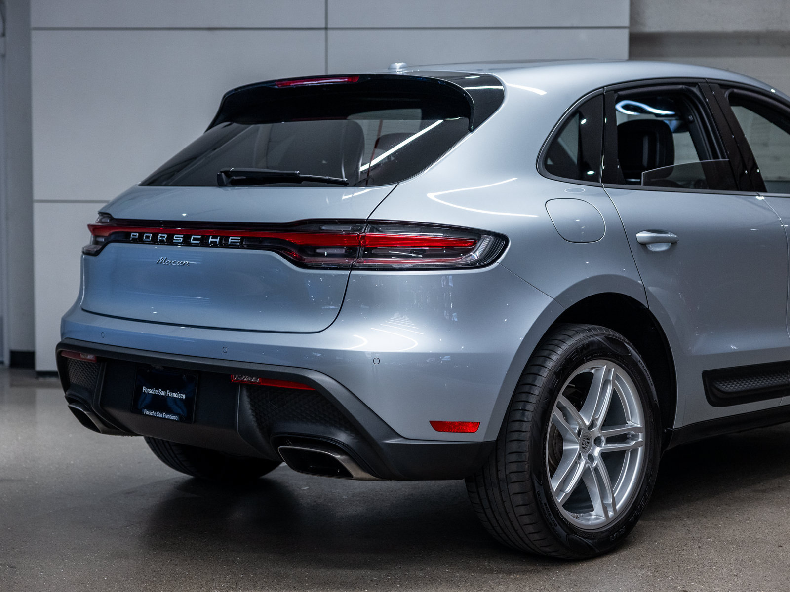 Used 2025 Porsche Macan AWD/4WD image 24