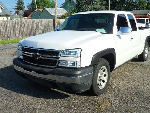 Used 2006 Chevrolet Silverado 1500 W/T RWD image 2