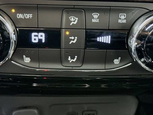 New 2026 Chevrolet Trax LT w/ LT Convenience Package FWD image 24