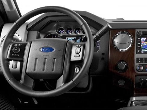 Used 2014 Ford F250 Lariat w/ Lariat Interior Package image 6