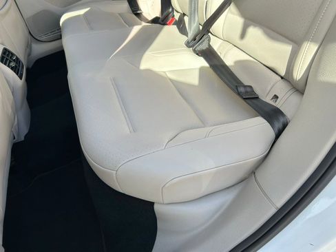 Used 2015 Volkswagen e-Golf SEL Premium image 51