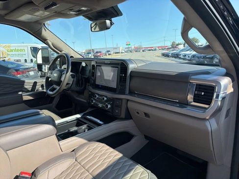 Certified 2025 Ford F450 Platinum w/ Platinum Plus Package image 22