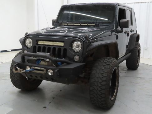 Used 2018 Jeep Wrangler Unlimited Sahara w/ Max Tow Package image 7