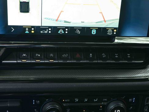 Used 2022 Chevrolet Silverado 1500 ZR2 w/ Technology Package AWD/4WD image 30