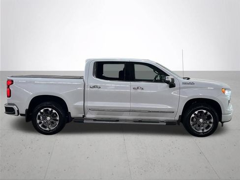 Used 2025 Chevrolet Silverado 1500 High Country w/ Z71 Off-Road Package AWD/4WD image 9