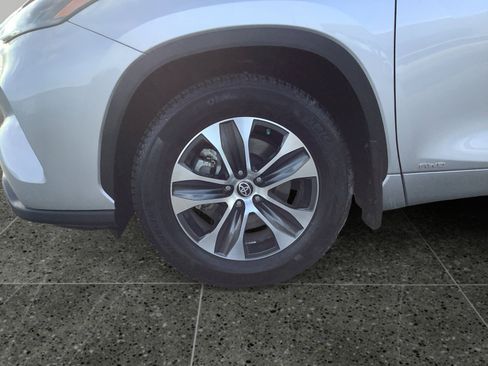 Certified 2023 Toyota Highlander XLE image 14