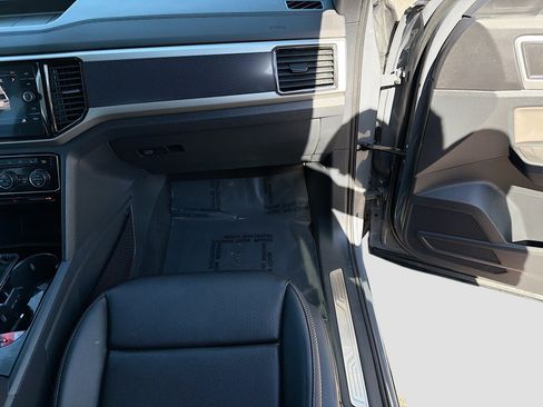 Used 2023 Volkswagen Atlas Cross Sport SEL image 18