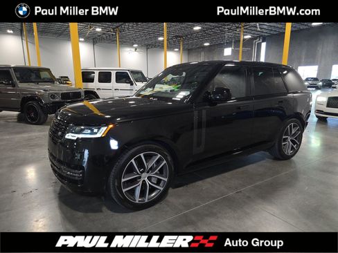 Used 2025 Land Rover Range Rover SE image 1