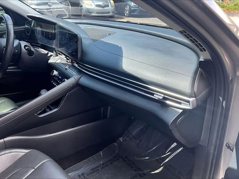 Used 2023 Hyundai Elantra Limited image 19