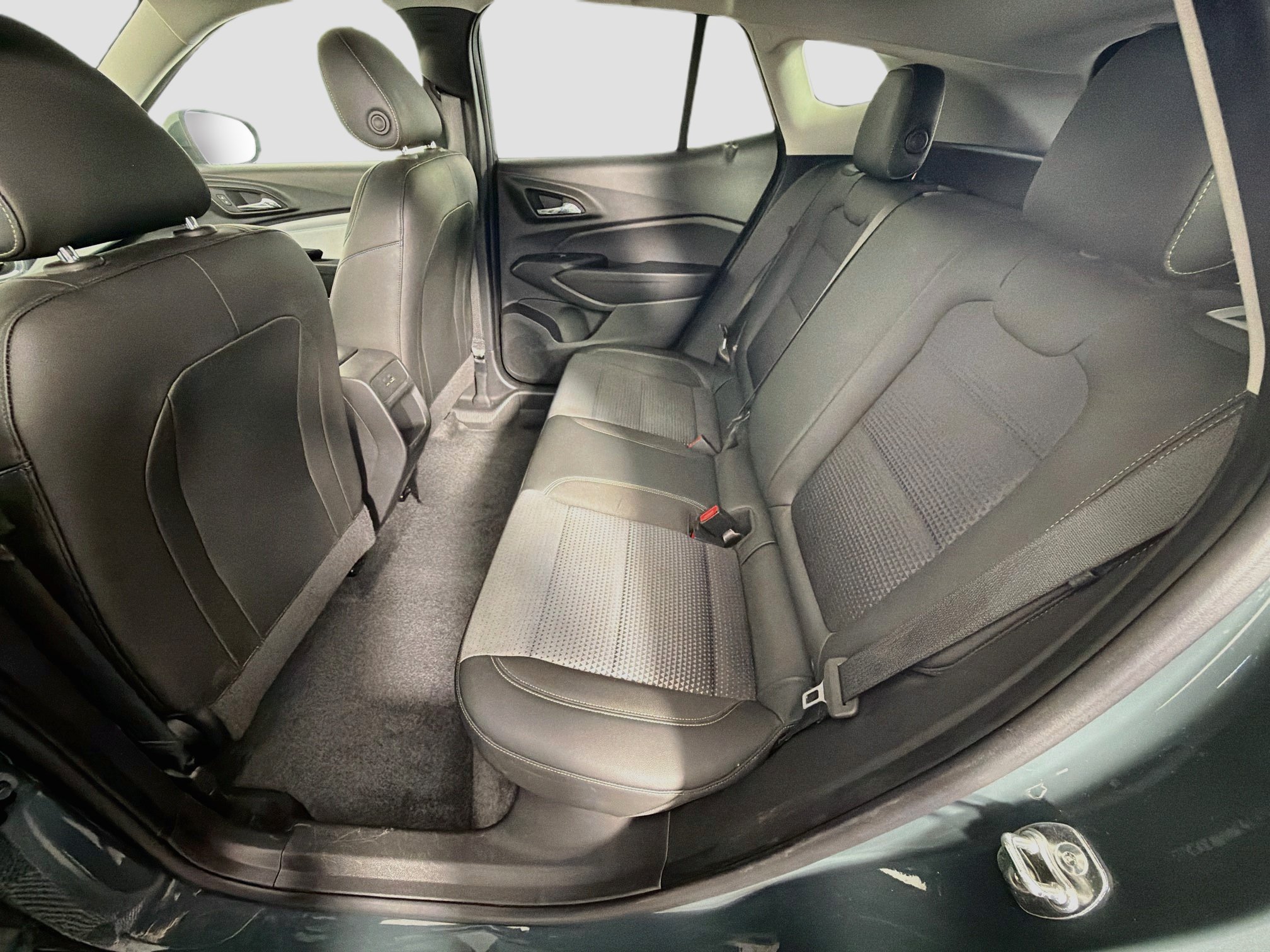Used 2025 Chevrolet Trax LT FWD image 27