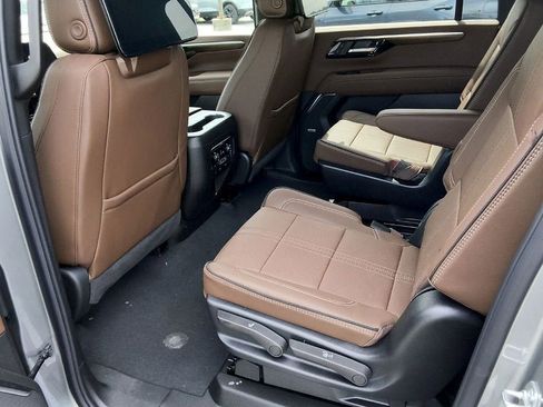 New 2026 Chevrolet Suburban High Country AWD/4WD image 17