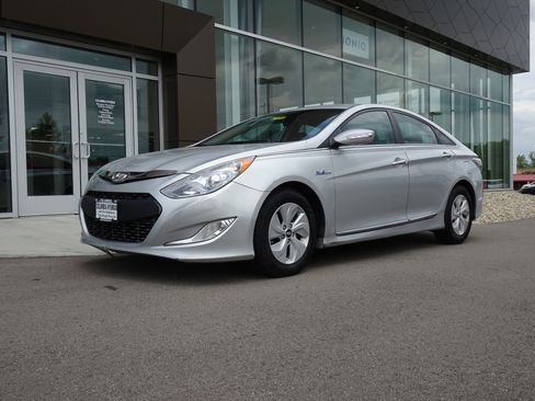 Used 2014 Hyundai Sonata Hybrid image 1