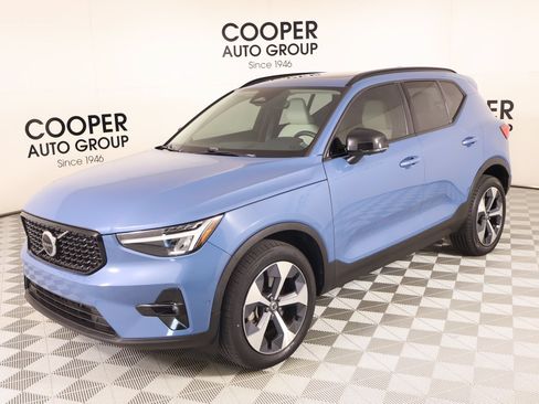Used 2023 Volvo XC40 B5 Plus w/ Driver Assist Package AWD/4WD image 10