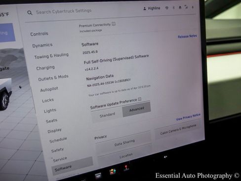 Used 2024 Tesla Cybertruck AWD Crew Cab image 34