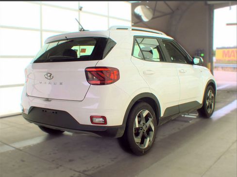 Used 2025 Hyundai Venue SEL FWD image 20