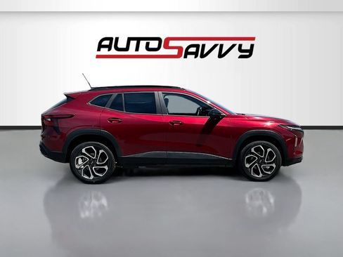 Used 2025 Chevrolet Trax RS w/ Sunroof Package FWD image 8