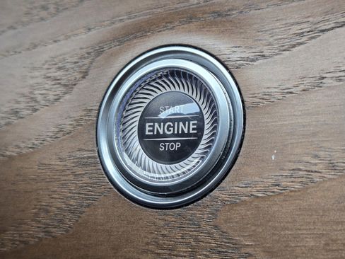 Used 2020 Mercedes-Benz E 350 4MATIC Sedan image 24