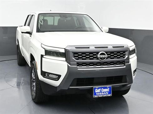 Used 2025 Nissan Frontier SL image 3