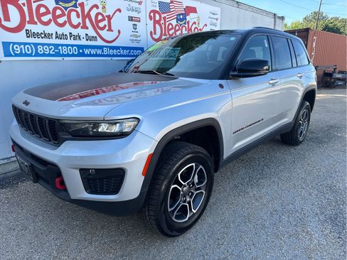 Used 2022 Jeep Grand Cherokee Trailhawk AWD/4WD image 6