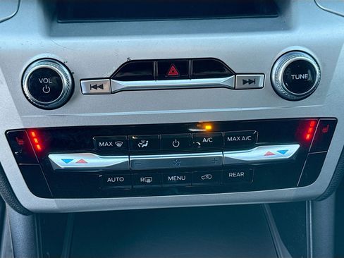 Used 2022 Ford Explorer XLT image 20