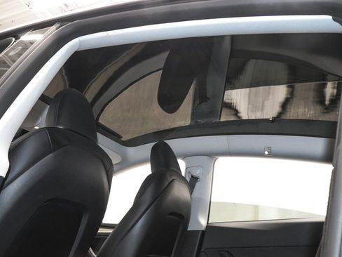 Used 2024 Tesla Model Y Long Range image 23