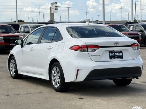 Used 2025 Toyota Corolla LE FWD image 7