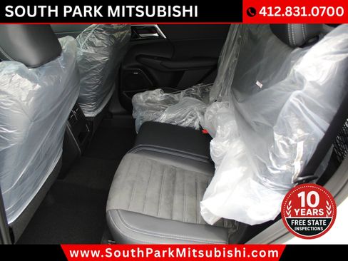 New 2025 Mitsubishi Outlander SE image 17