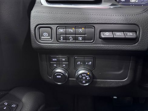 Certified 2024 GMC Yukon Denali AWD/4WD image 29