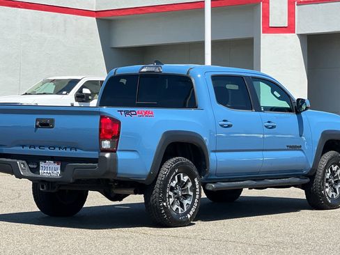 Certified 2019 Toyota Tacoma TRD Off-Road AWD/4WD image 2