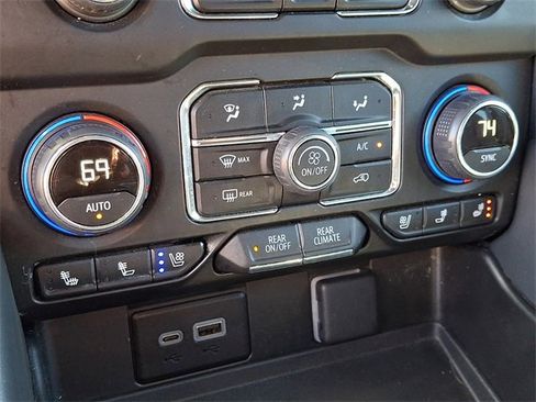 Used 2024 Chevrolet Suburban Premier image 15