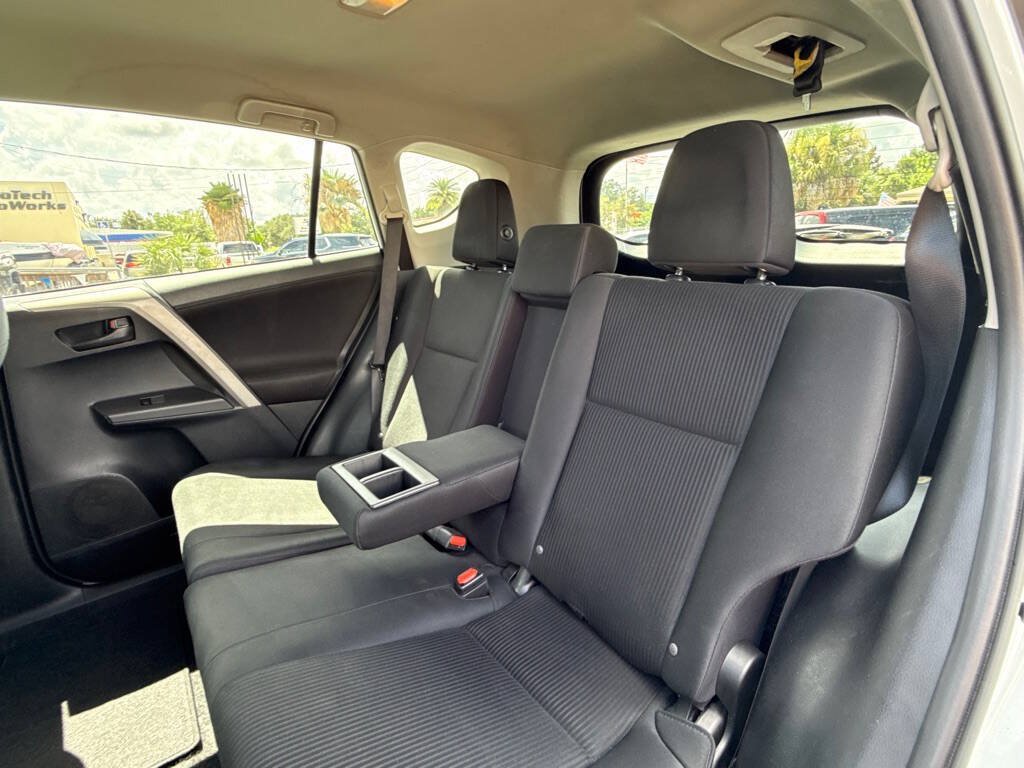 Used 2017 Toyota RAV4 LE w/ Carpet Mat Package AWD/4WD image 22