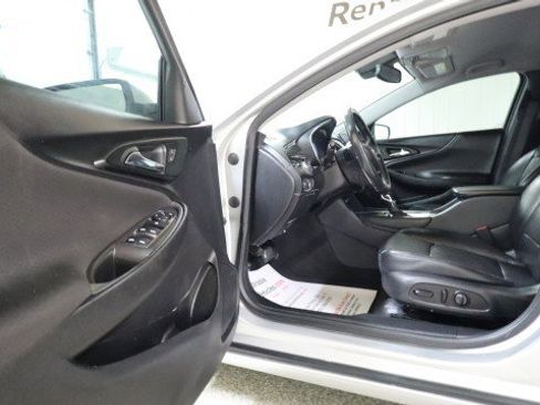 Used 2021 Chevrolet Malibu LT w/ Leather Package image 9