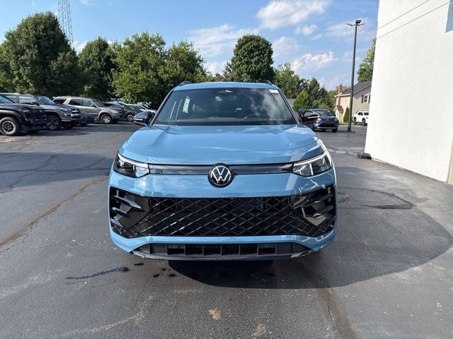 New 2026 Volkswagen Tiguan SE R-Line AWD/4WD image 2