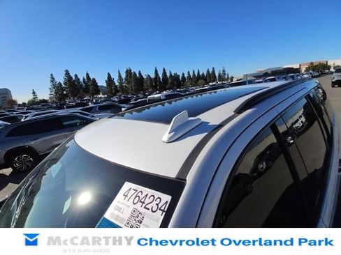 Used 2023 Cadillac Escalade Premium Luxury w/ LPO, Illumination Package AWD/4WD image 5