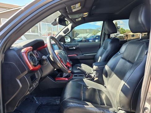 Used 2019 Toyota Tacoma SR image 21