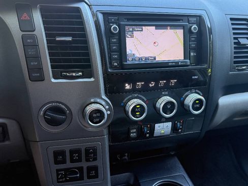 Used 2016 Toyota Sequoia Platinum AWD/4WD image 38