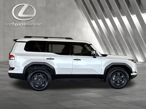 Certified 2024 Lexus GX 550 image 3
