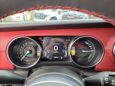 Used 2023 Jeep Wrangler Unlimited Rubicon 4xe image 26