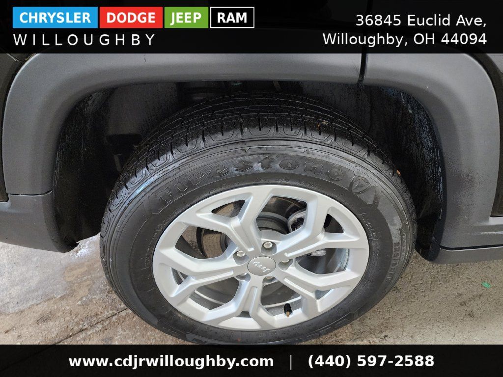 Used 2024 Jeep Compass Latitude AWD/4WD image 39