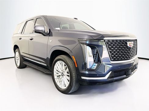 Used 2025 Cadillac Escalade Premium Luxury AWD/4WD image 19