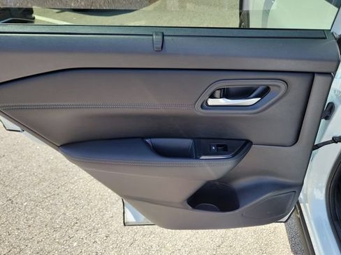 Certified 2025 Nissan Rogue SV w/ SV Premium Package FWD image 11
